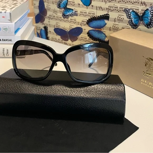 Burberry Black Sunglasses - Picture 2 of 5